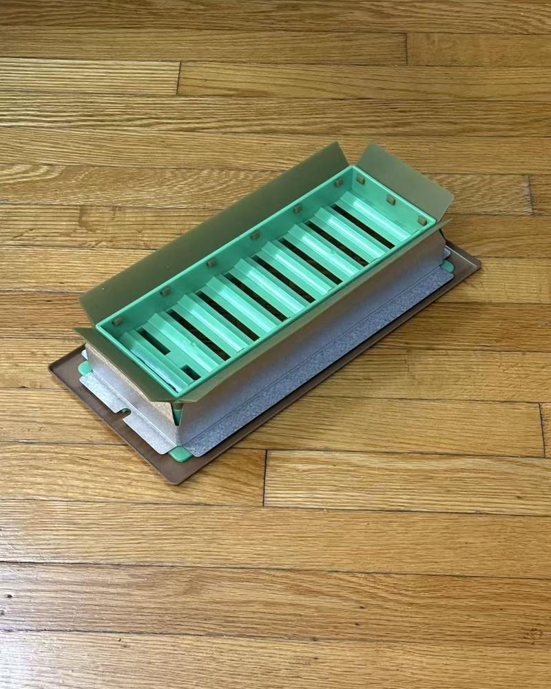 Initial state — sealing frame lowered